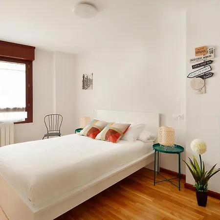 Puerto Deportivo Cimadevilla Apartment Gijon